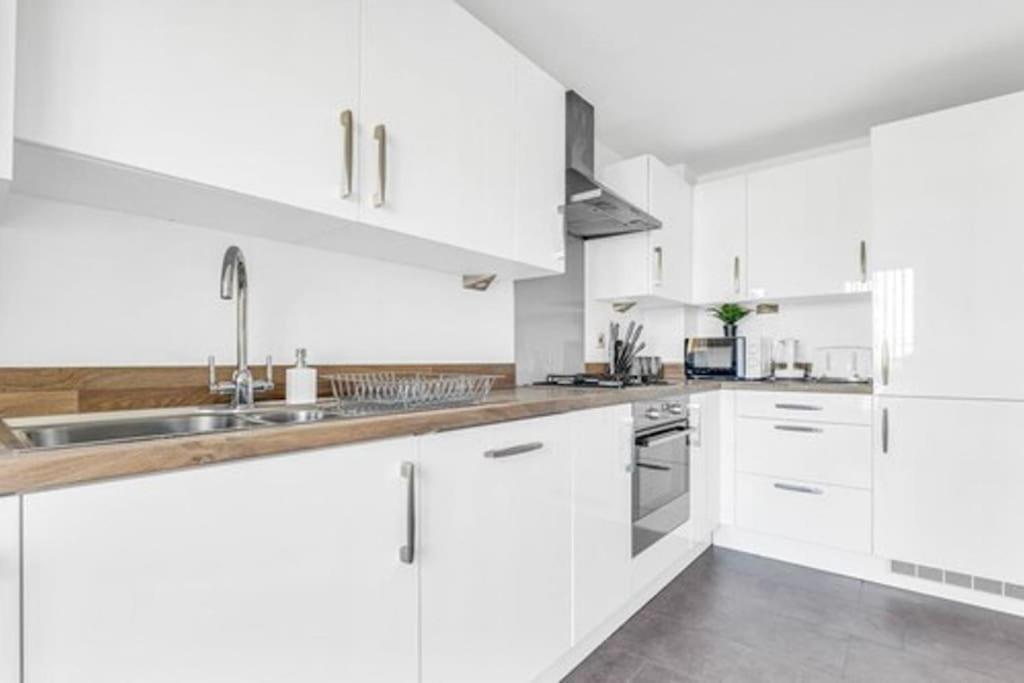Contractors, Families, Tourists & Groups Welcome Sleeps Upto 9, Garden, Pet Allowed, Parking Included! Birmingham Luaran gambar
