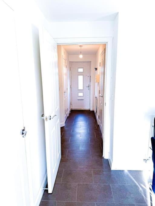 Contractors, Families, Tourists & Groups Welcome Sleeps Upto 9, Garden, Pet Allowed, Parking Included! Birmingham Luaran gambar