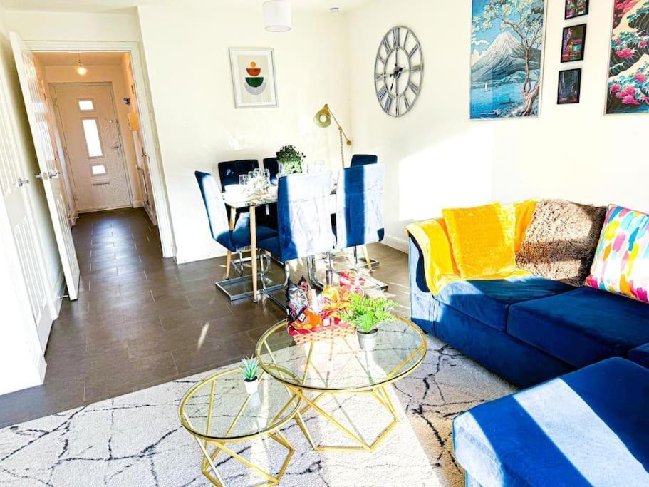 Contractors, Families, Tourists & Groups Welcome Sleeps Upto 9, Garden, Pet Allowed, Parking Included! Birmingham Luaran gambar