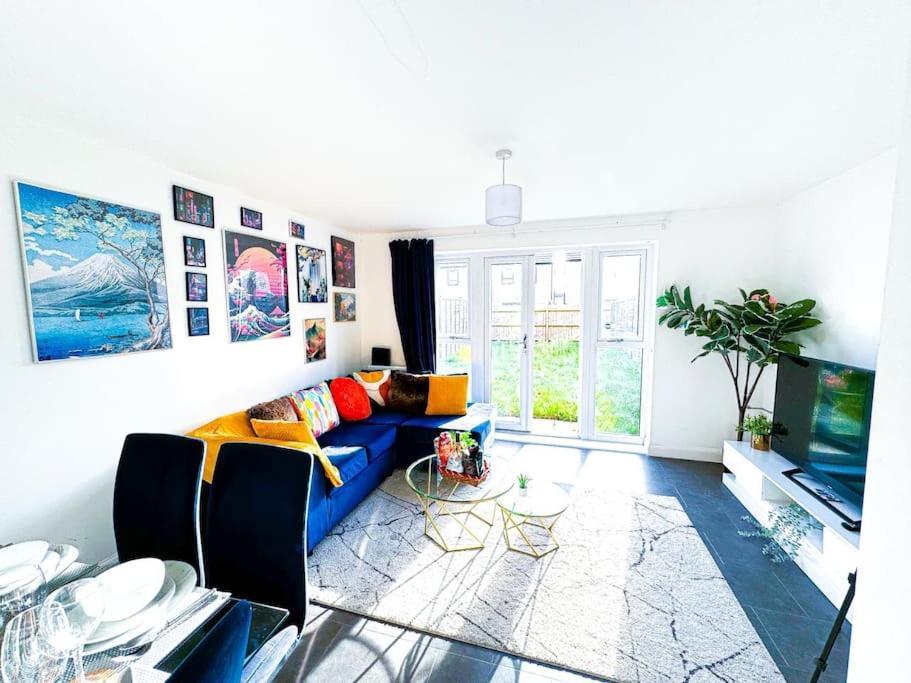 Contractors, Families, Tourists & Groups Welcome Sleeps Upto 9, Garden, Pet Allowed, Parking Included! Birmingham Luaran gambar
