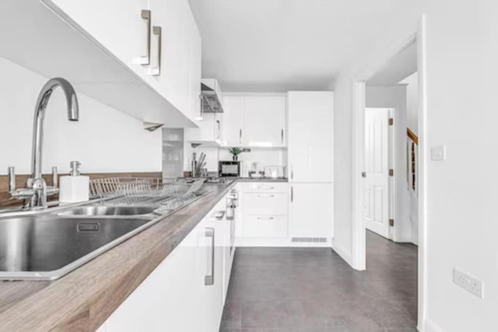 Contractors, Families, Tourists & Groups Welcome Sleeps Upto 9, Garden, Pet Allowed, Parking Included! Birmingham Luaran gambar