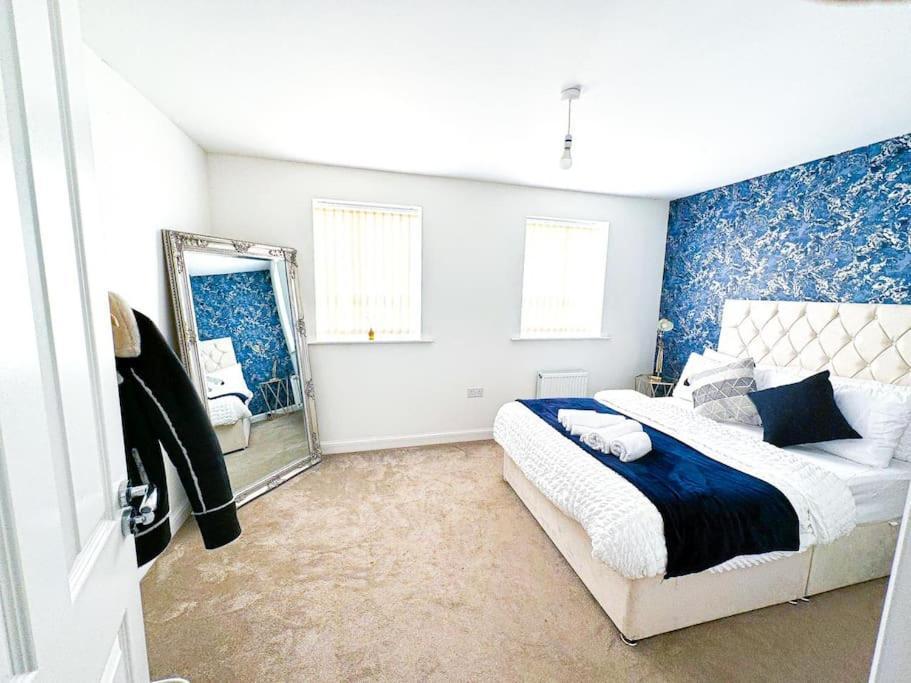 Contractors, Families, Tourists & Groups Welcome Sleeps Upto 9, Garden, Pet Allowed, Parking Included! Birmingham Luaran gambar