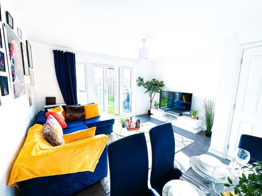 Contractors, Families, Tourists & Groups Welcome Sleeps Upto 9, Garden, Pet Allowed, Parking Included! Birmingham Luaran gambar