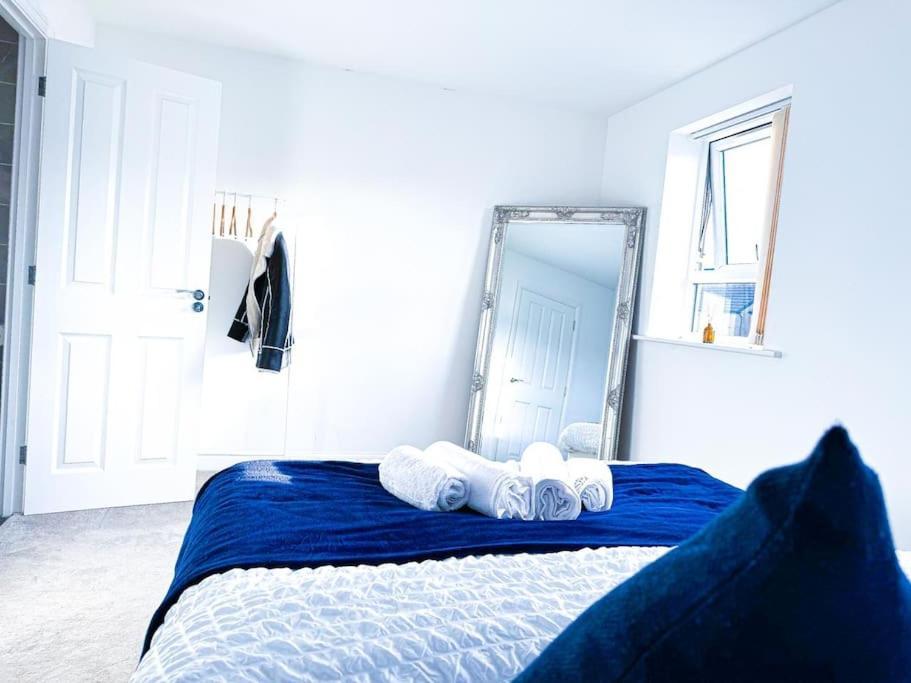 Contractors, Families, Tourists & Groups Welcome Sleeps Upto 9, Garden, Pet Allowed, Parking Included! Birmingham Luaran gambar