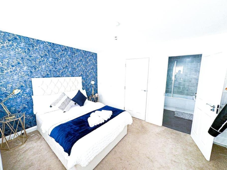 Contractors, Families, Tourists & Groups Welcome Sleeps Upto 9, Garden, Pet Allowed, Parking Included! Birmingham Luaran gambar