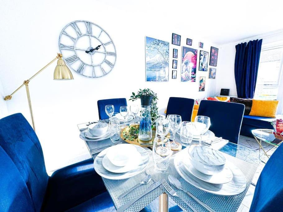 Contractors, Families, Tourists & Groups Welcome Sleeps Upto 9, Garden, Pet Allowed, Parking Included! Birmingham Luaran gambar