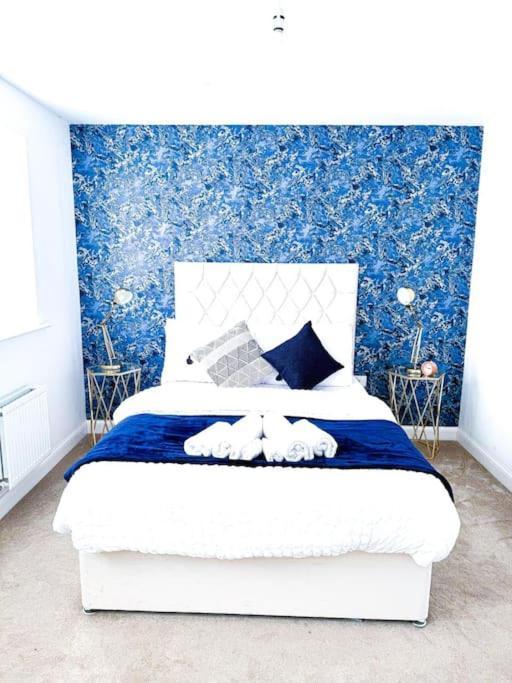 Contractors, Families, Tourists & Groups Welcome Sleeps Upto 9, Garden, Pet Allowed, Parking Included! Birmingham Luaran gambar