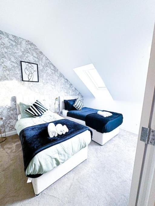 Contractors, Families, Tourists & Groups Welcome Sleeps Upto 9, Garden, Pet Allowed, Parking Included! Birmingham Luaran gambar