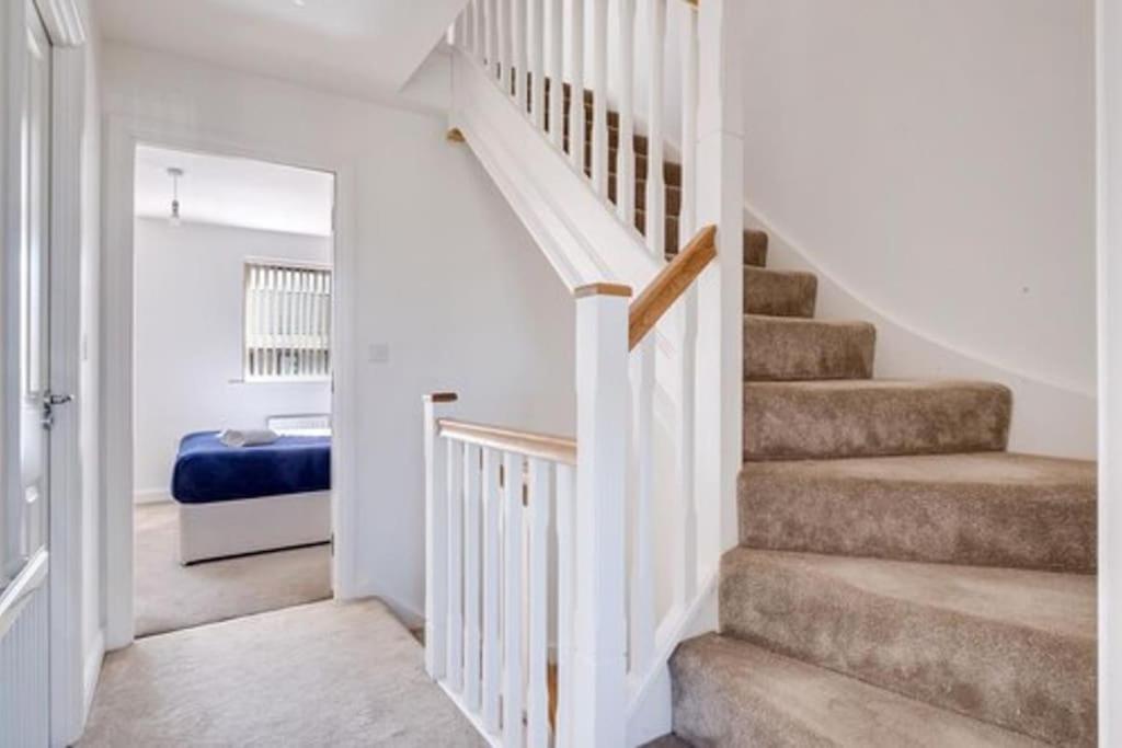 Contractors, Families, Tourists & Groups Welcome Sleeps Upto 9, Garden, Pet Allowed, Parking Included! Birmingham Luaran gambar