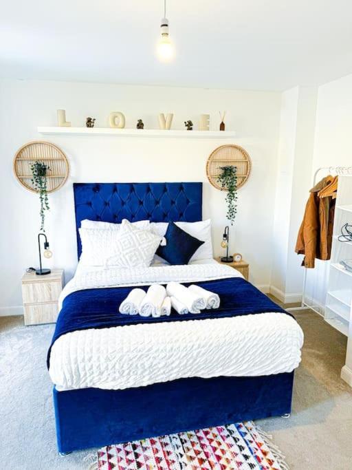 Contractors, Families, Tourists & Groups Welcome Sleeps Upto 9, Garden, Pet Allowed, Parking Included! Birmingham Luaran gambar