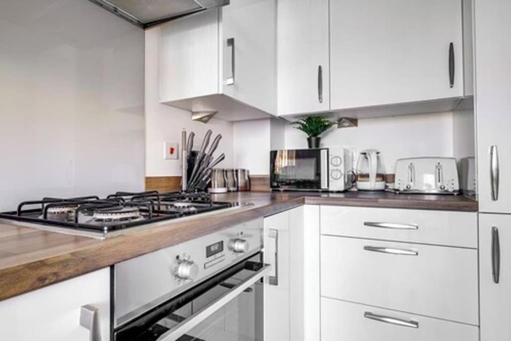 Contractors, Families, Tourists & Groups Welcome Sleeps Upto 9, Garden, Pet Allowed, Parking Included! Birmingham Luaran gambar