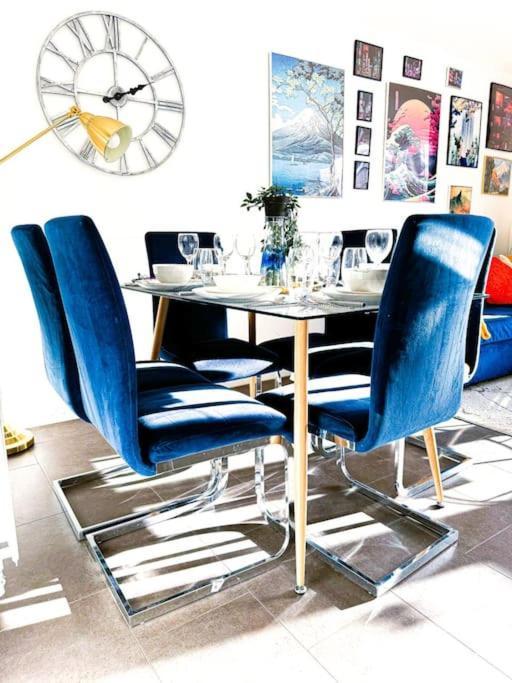 Contractors, Families, Tourists & Groups Welcome Sleeps Upto 9, Garden, Pet Allowed, Parking Included! Birmingham Luaran gambar