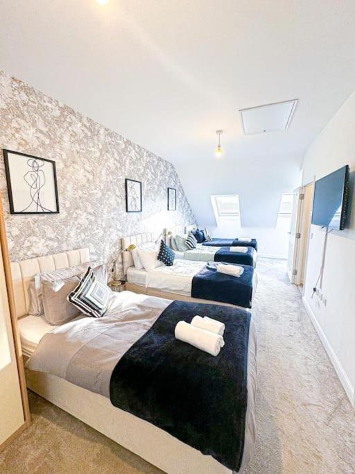 Contractors, Families, Tourists & Groups Welcome Sleeps Upto 9, Garden, Pet Allowed, Parking Included! Birmingham Luaran gambar
