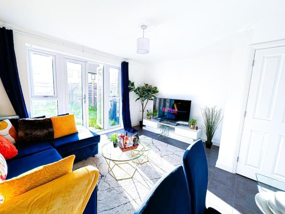 Contractors, Families, Tourists & Groups Welcome Sleeps Upto 9, Garden, Pet Allowed, Parking Included! Birmingham Luaran gambar