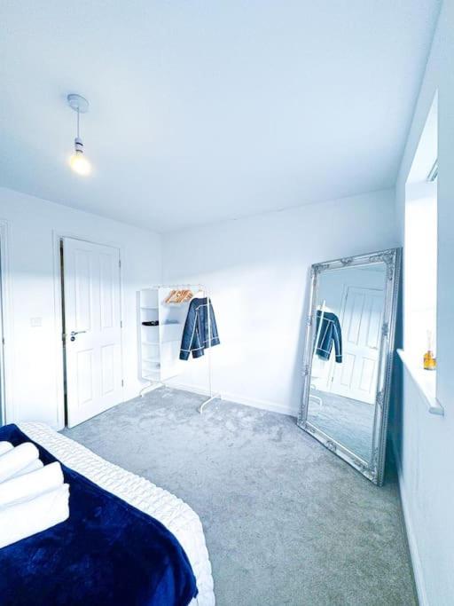 Contractors, Families, Tourists & Groups Welcome Sleeps Upto 9, Garden, Pet Allowed, Parking Included! Birmingham Luaran gambar
