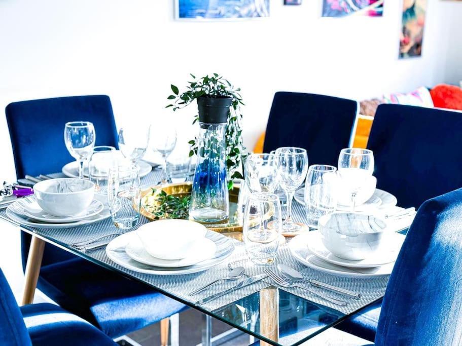 Contractors, Families, Tourists & Groups Welcome Sleeps Upto 9, Garden, Pet Allowed, Parking Included! Birmingham Luaran gambar