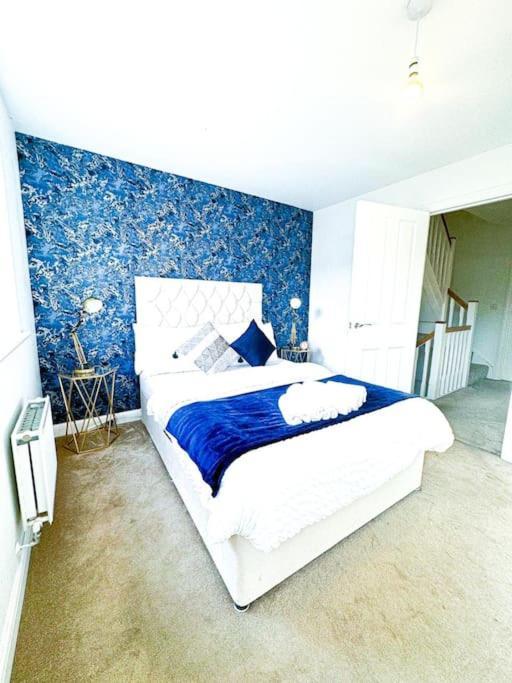 Contractors, Families, Tourists & Groups Welcome Sleeps Upto 9, Garden, Pet Allowed, Parking Included! Birmingham Luaran gambar