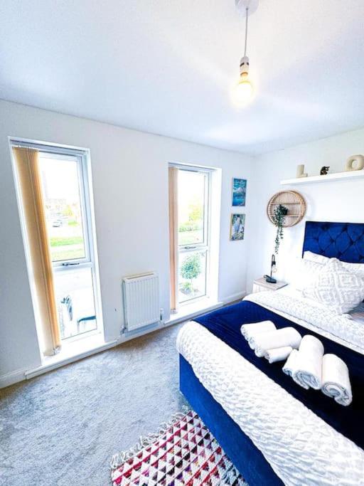 Contractors, Families, Tourists & Groups Welcome Sleeps Upto 9, Garden, Pet Allowed, Parking Included! Birmingham Luaran gambar