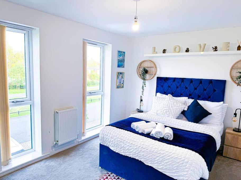 Contractors, Families, Tourists & Groups Welcome Sleeps Upto 9, Garden, Pet Allowed, Parking Included! Birmingham Luaran gambar