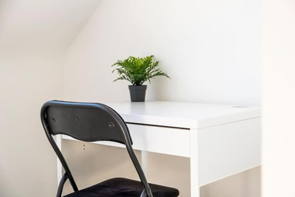 Contractors, Families, Tourists & Groups Welcome Sleeps Upto 9, Garden, Pet Allowed, Parking Included! Birmingham Luaran gambar