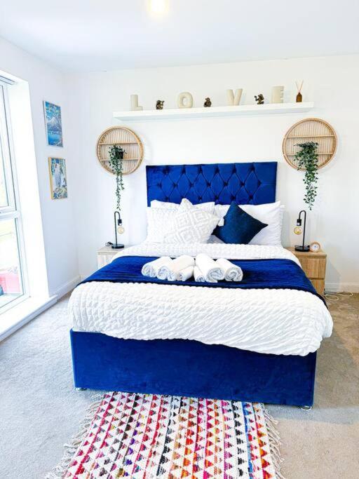 Contractors, Families, Tourists & Groups Welcome Sleeps Upto 9, Garden, Pet Allowed, Parking Included! Birmingham Luaran gambar