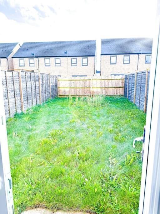 Contractors, Families, Tourists & Groups Welcome Sleeps Upto 9, Garden, Pet Allowed, Parking Included! Birmingham Luaran gambar