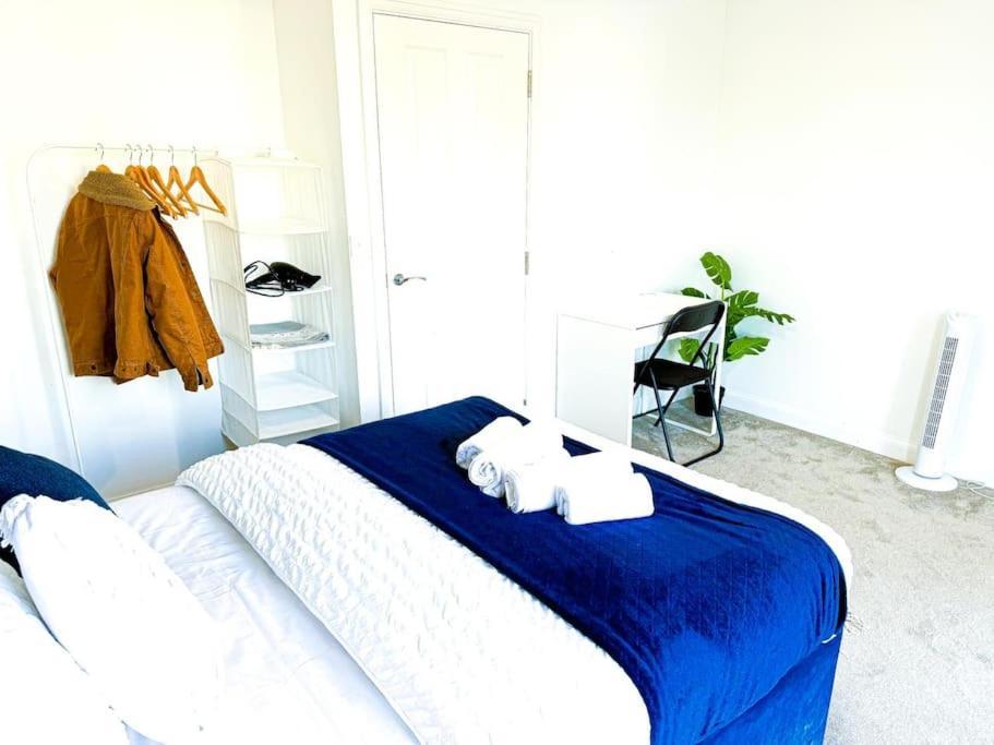 Contractors, Families, Tourists & Groups Welcome Sleeps Upto 9, Garden, Pet Allowed, Parking Included! Birmingham Luaran gambar